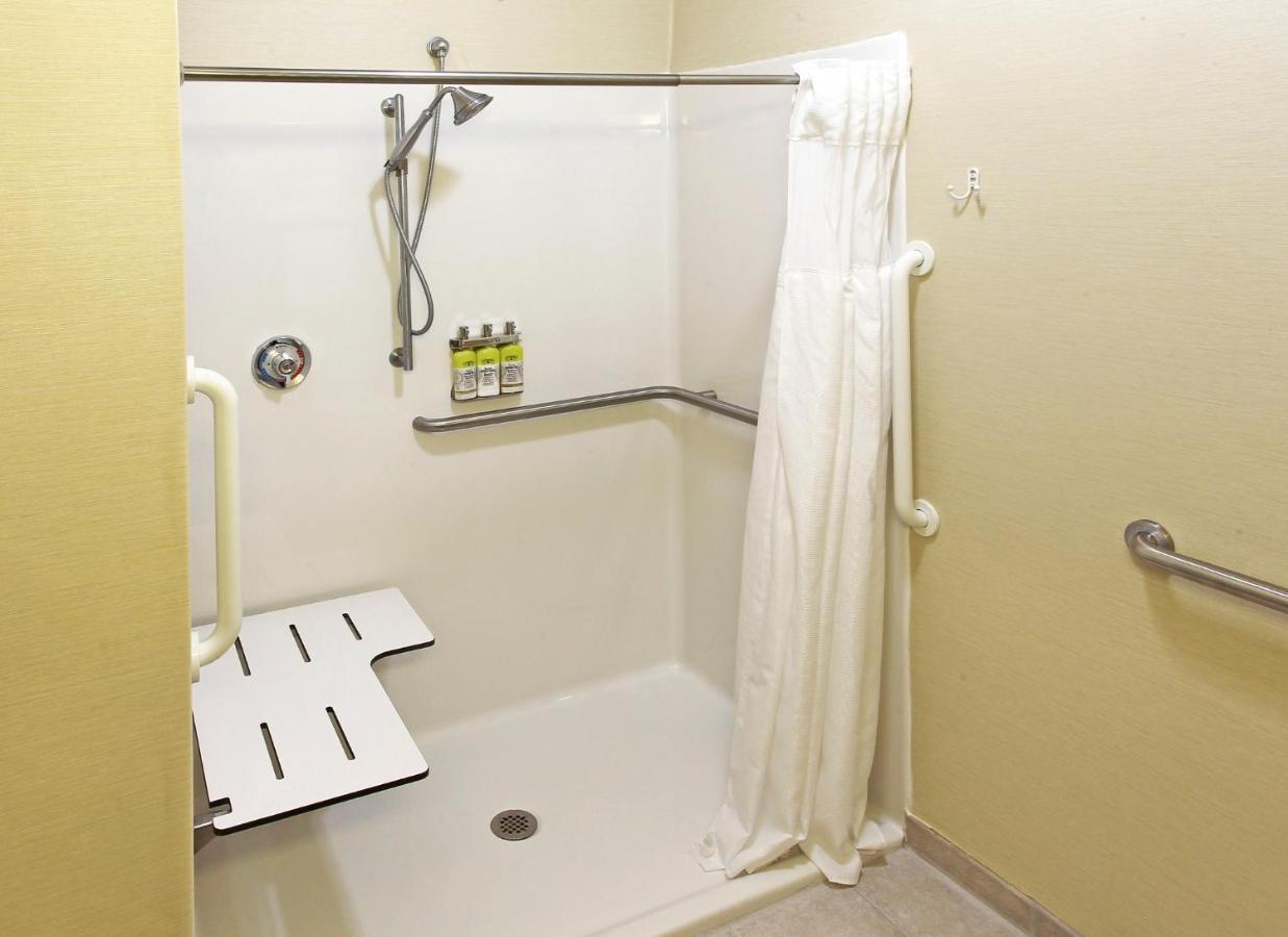 Holiday Inn Express & Suites - Sharon-Hermitage By Ihg West Middlesex Экстерьер фото