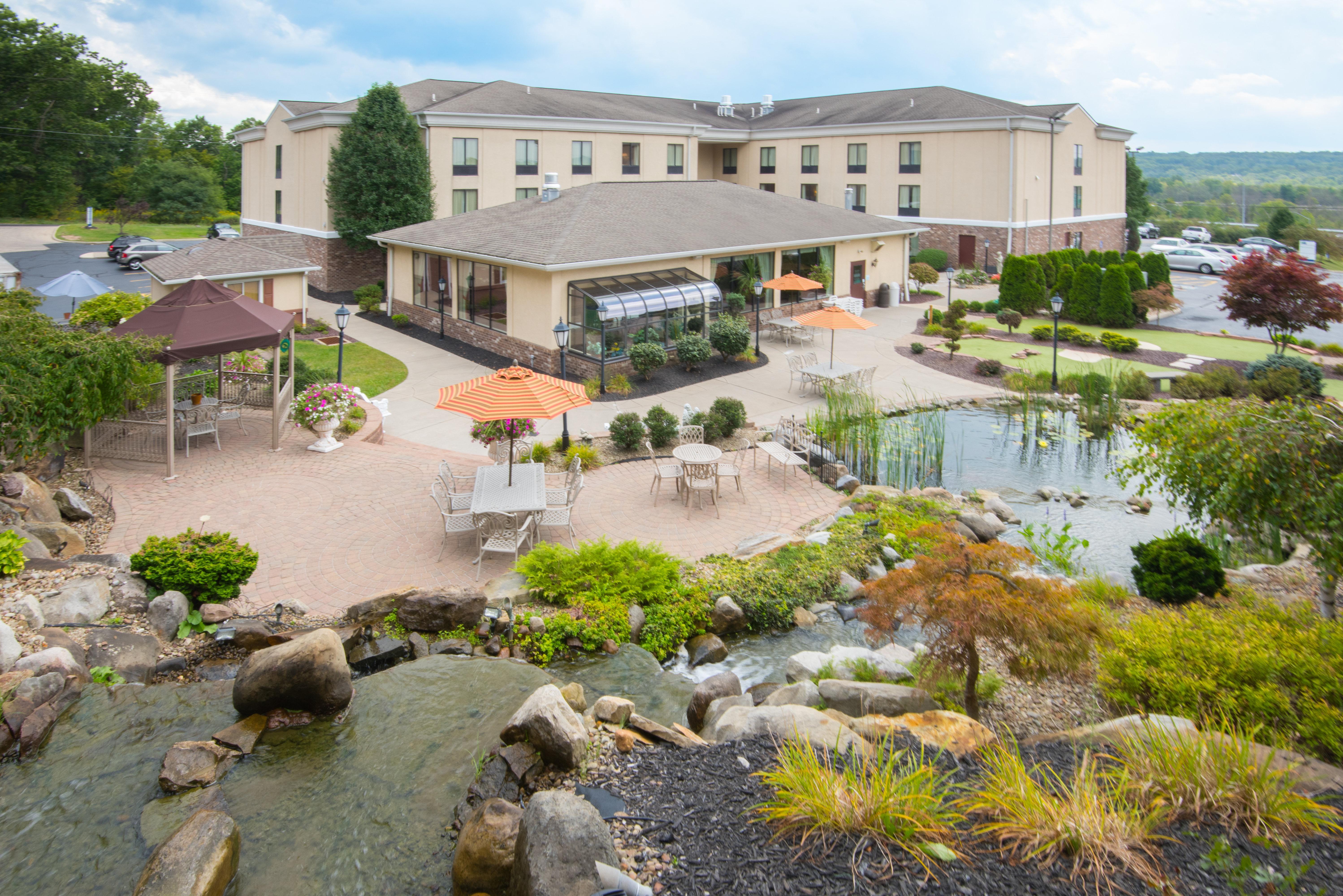 Holiday Inn Express & Suites - Sharon-Hermitage By Ihg West Middlesex Экстерьер фото