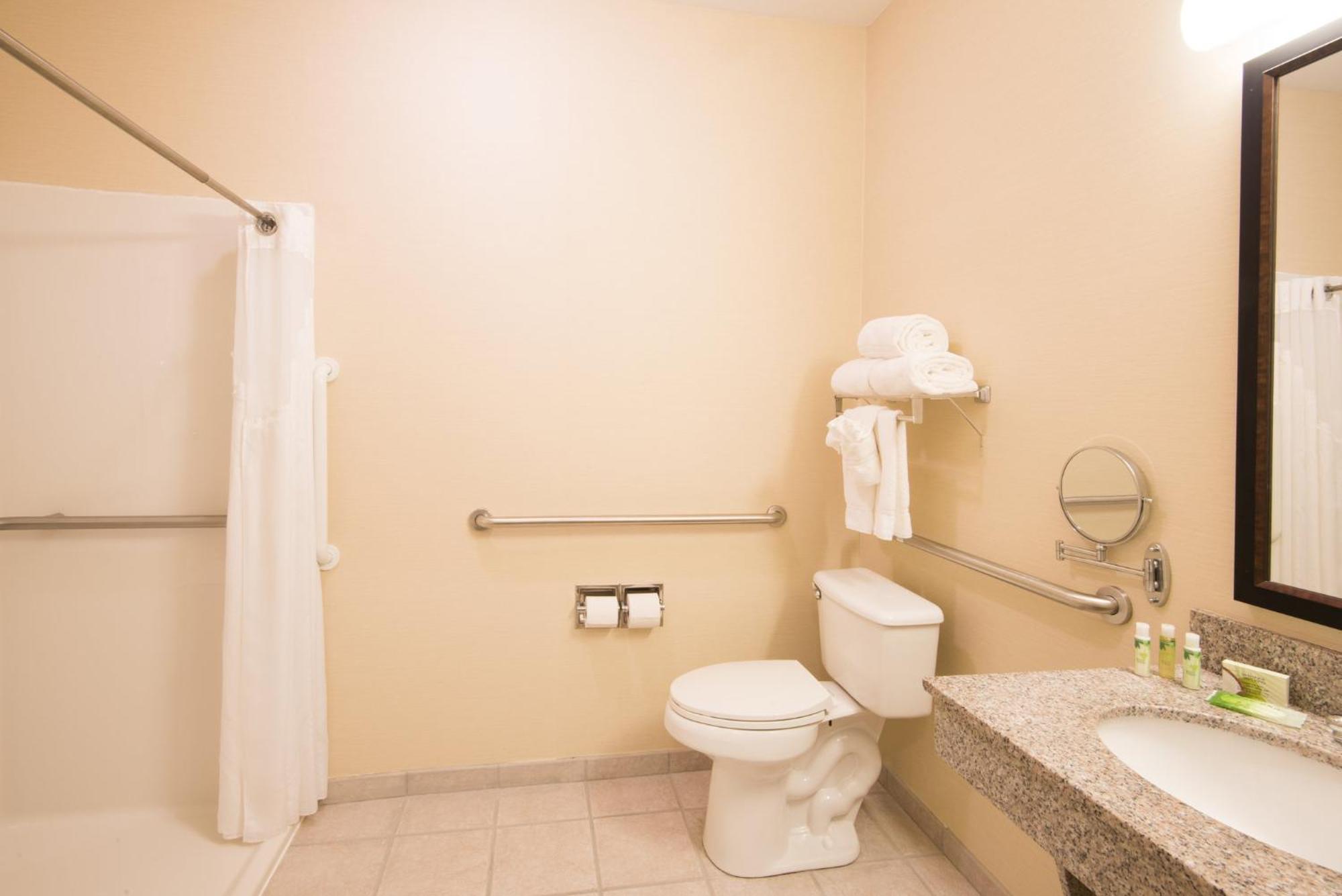 Holiday Inn Express & Suites - Sharon-Hermitage By Ihg West Middlesex Экстерьер фото