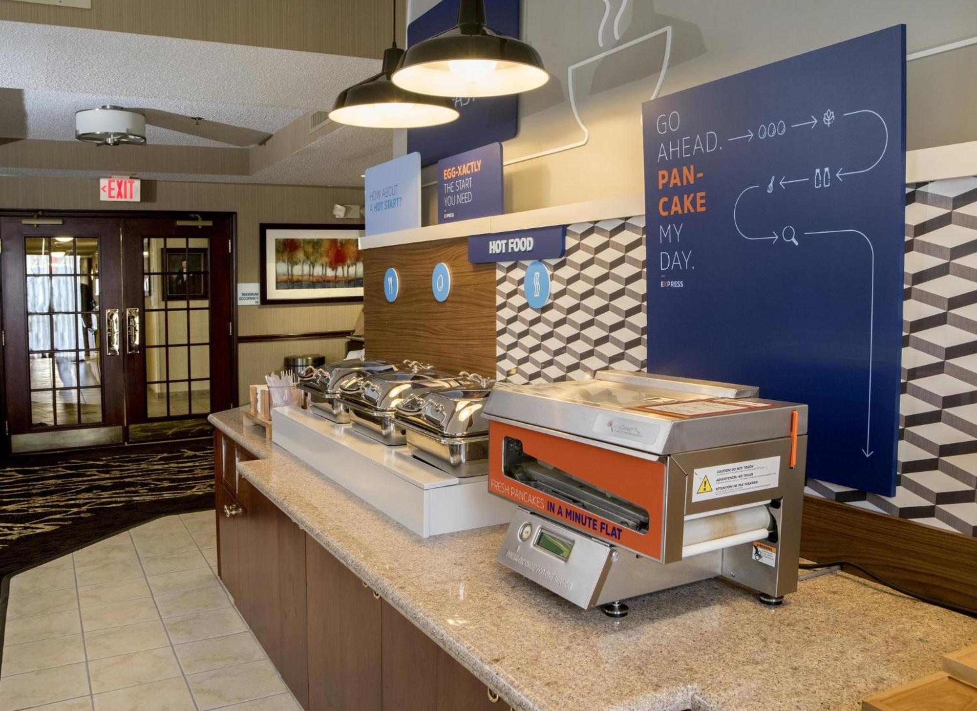 Holiday Inn Express & Suites - Sharon-Hermitage By Ihg West Middlesex Экстерьер фото