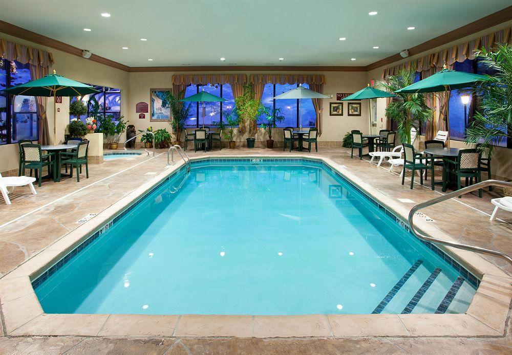 Holiday Inn Express & Suites - Sharon-Hermitage By Ihg West Middlesex Экстерьер фото